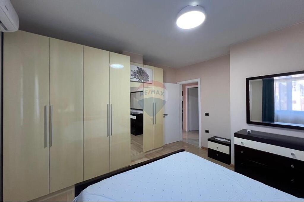 Apartament 3+1 me qira te Pazari i Ri