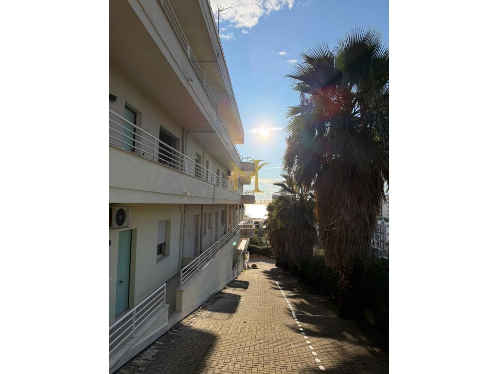 APPARTAMENTO 1+1 IN VENDITA, CON VISTA MARE SULLA ROCCIA DI KAVAJA!!