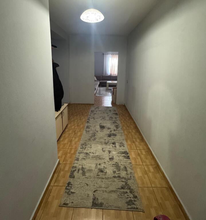Në shitje 1+1+kuzhinë më vete📍Fresk / Tek Shkolla 17 Nentori (Rruga Thesarit) Pallat i ri (kati 1+ Depo ) 115.000 euro