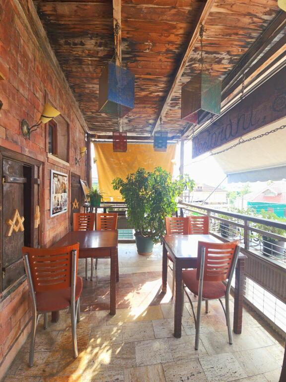 FOR RENT LOCAL/RESTAURANT NEAR THE BIG RING!