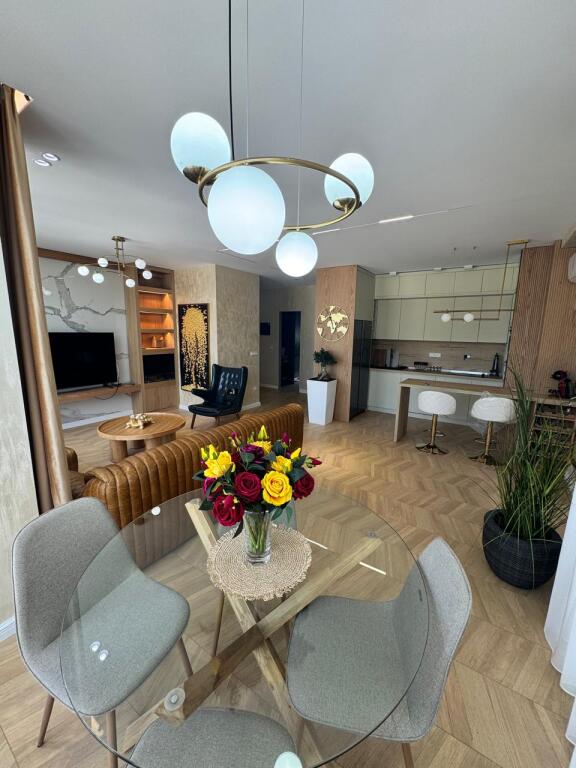 Apartament 2+1 + Parking ne Farke me pamje nga Liqeni!