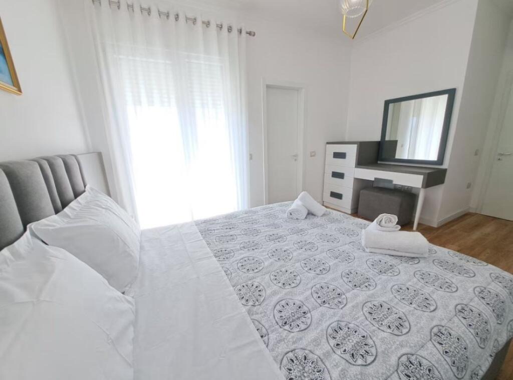 🏡 JEPET ME QIRA APARTAMENT LUKSOZ 2+1 – PAZARI I RI