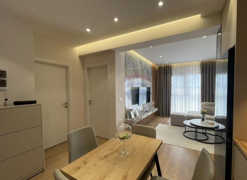 Jepet me qira apartament 1+1 tek Rrethrrotullimi i Kinostudios