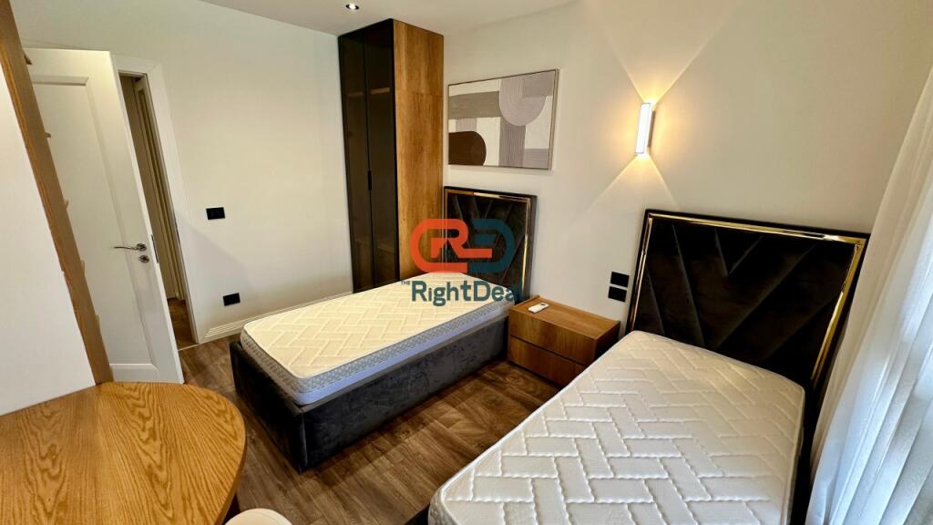 Ne Qender ,Jepet Me Qira Apartament 2+1+2+Verande Totalisht I Investuar!