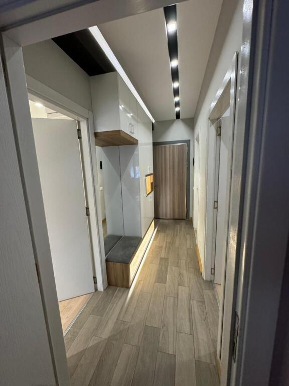 Jepet me qira Apartament me qera 2+1 tek Spitali Amerikan 3 🪜Kati 5 i banimit 🛗Me ashensor