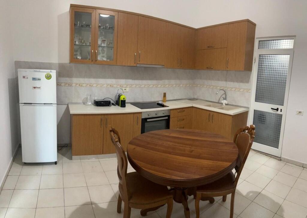 Jepet me qira apartmenti 1+1 , Qender