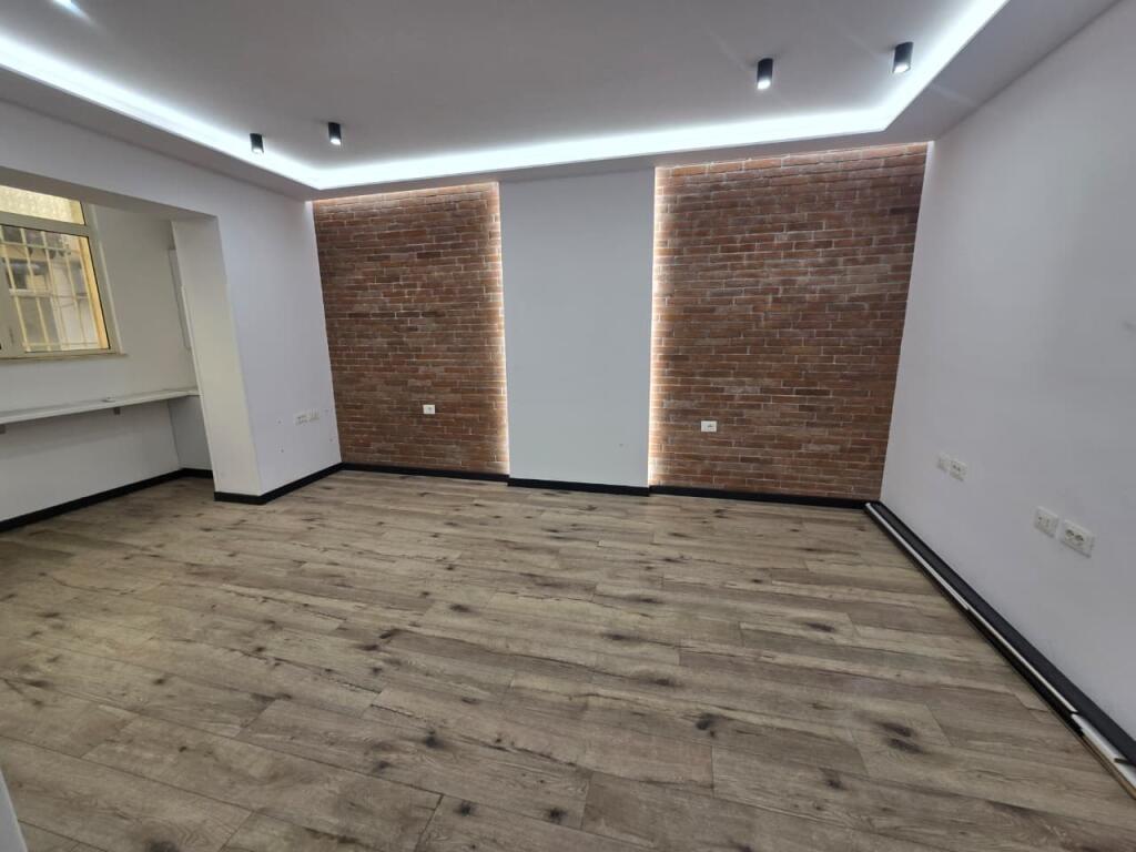 *Apartament  1+1 Ne Shitje  Prane Rruges Se Kosovareve*