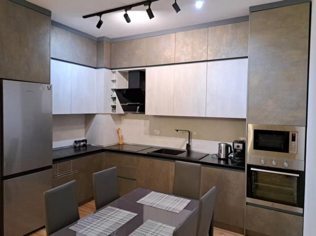 🏡 JEPET ME QIRA APARTAMENT LUKSOZ 2+1 – PAZARI I RI