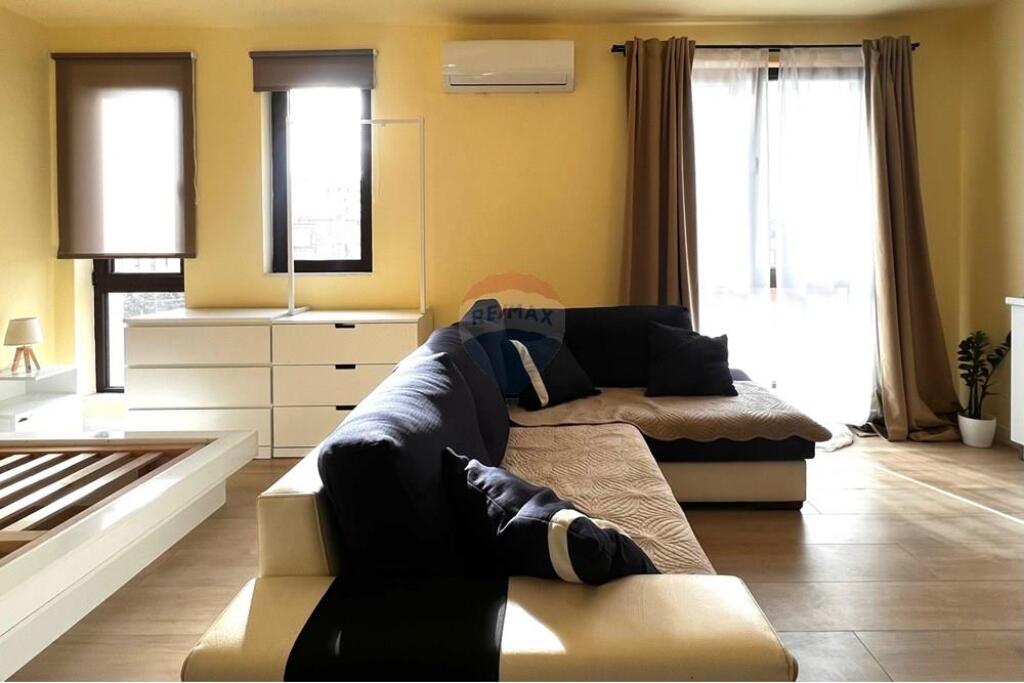 Studio apartment for rent at Gardenia Complex!