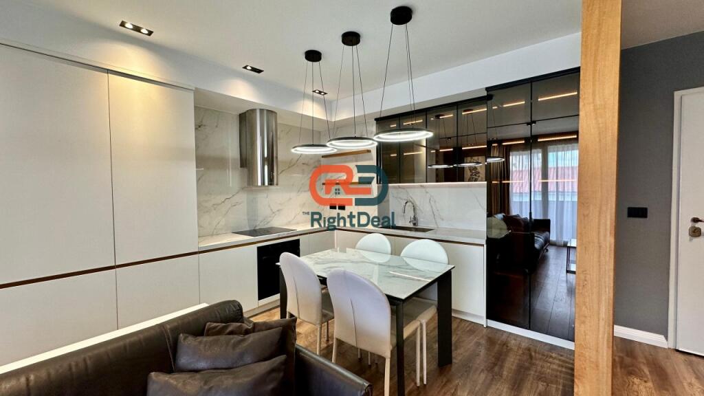 Ne Qender ,Jepet Me Qira Apartament 2+1+2+Verande Totalisht I Investuar!