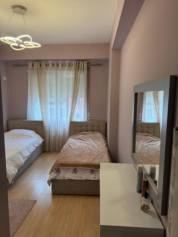 Jepet me qira Apartament me qera 2+1 tek Spitali Amerikan 3 🪜Kati 5 i banimit 🛗Me ashensor