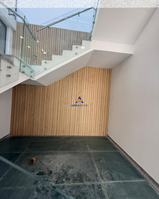 BUSINESS BUILDING FOR RENT 1100M2 "IN KASHAR" 250,000 LEKE