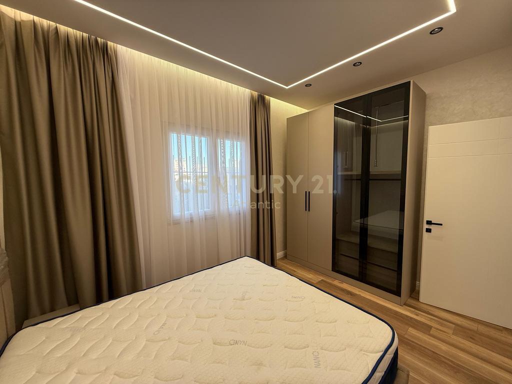 Apartament 2+1 Me Qira në Plazh, Stacioni i pare -Durrës!