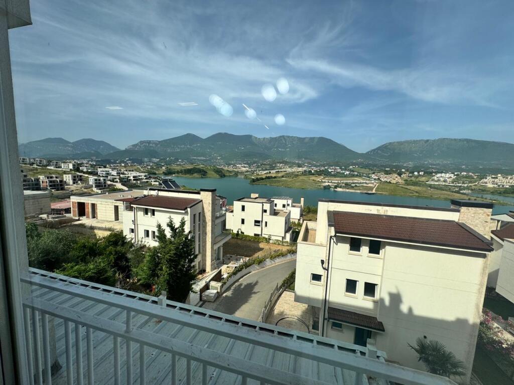 Apartament 2+1 + Parking ne Farke me pamje nga Liqeni!