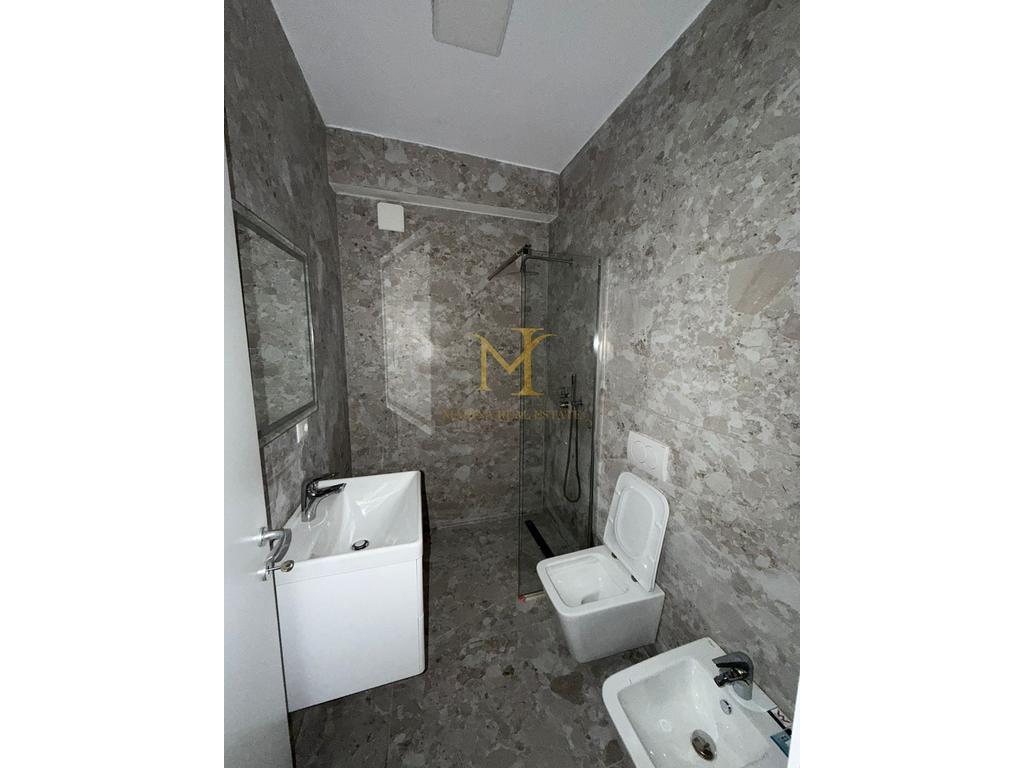 APPARTAMENTO 1+1 IN VENDITA, CON VISTA MARE SULLA ROCCIA DI KAVAJA!!