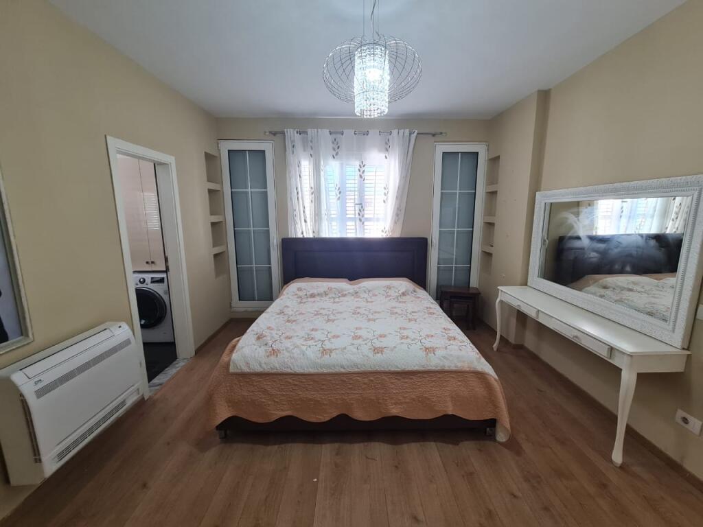 Penthouse 3+2 banjo+1 verande te Liqeni i Thate