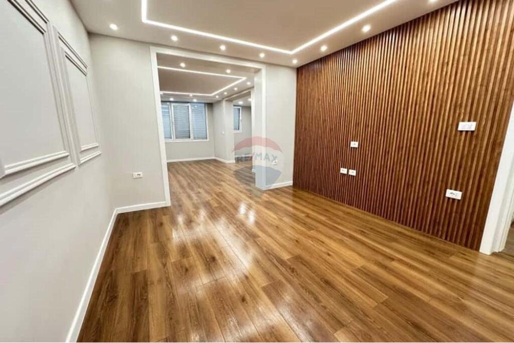 SHITET APARTAMENT 2+1 NË ZONËN E BLLOKUT