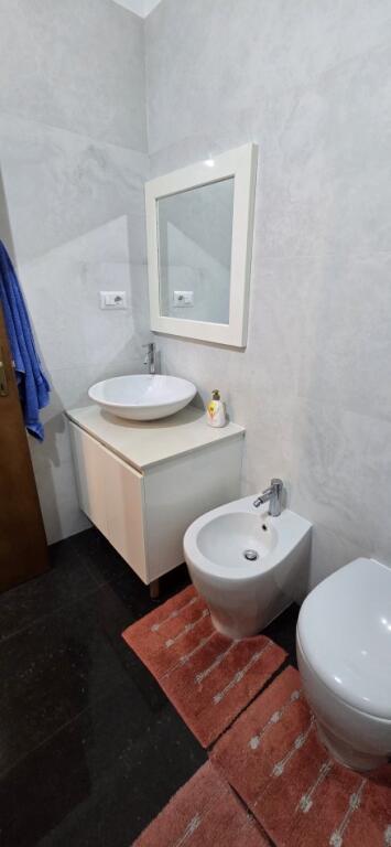 🏡 JEPET ME QIRA APARTAMENT 2+1 – PAZARI I RI