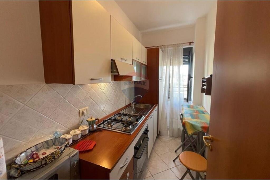 Appartamento - In Affitto - Via Qemal Stafa, Tirana