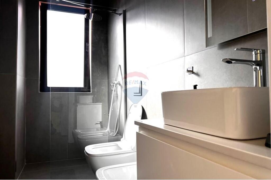 Studio apartment for rent at Gardenia Complex!