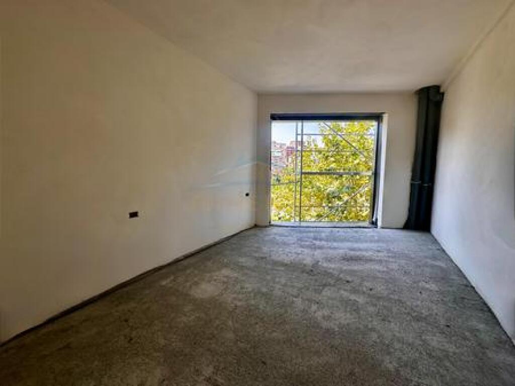 Shitet, Apartament 2+1, Liqeni i Thatë, Tiranë