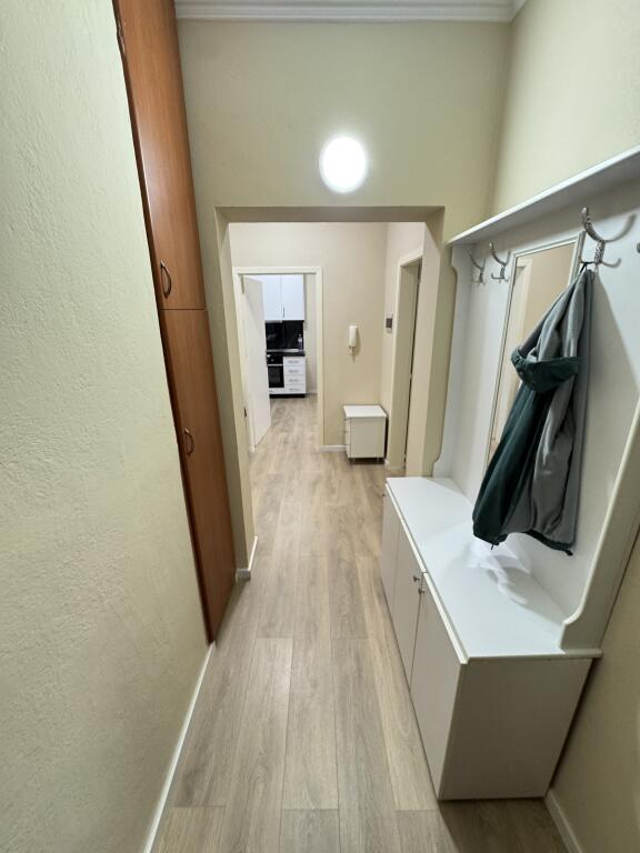 Qera Apartament 1+1  📍21 dhjetori,mbrapa poliklinikes nr9 •Kati 4 me ashensor Cmimi 60.000 leke i pa diskutueshem