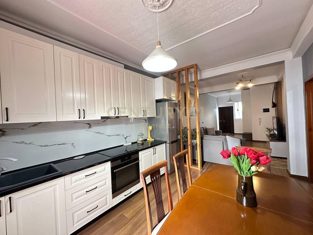 RRUGA 5-MAJI, APARTAMENT 2+1 PER QIRA