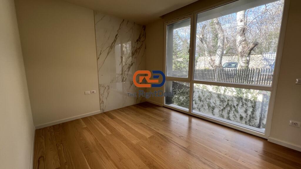 Vicino al Palazzo delle Brigate, Appartamento 3+1+2 Perfetto per Vivere in Vendita!!