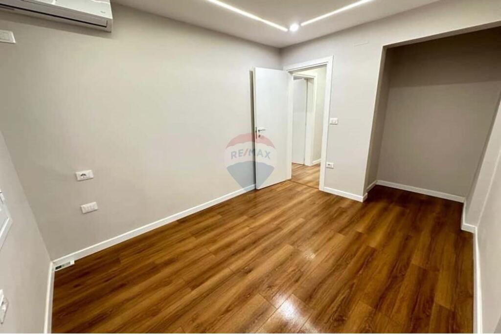 SHITET APARTAMENT 2+1 NË ZONËN E BLLOKUT