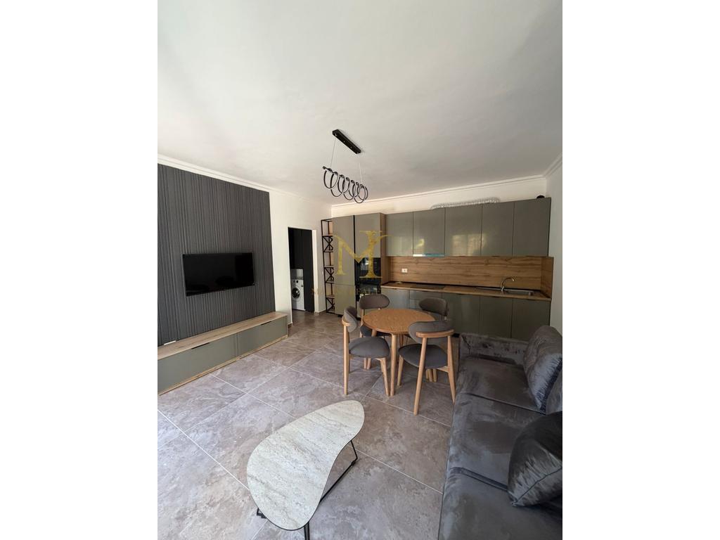 APPARTAMENTO 1+1 IN VENDITA, CON VISTA MARE SULLA ROCCIA DI KAVAJA!!