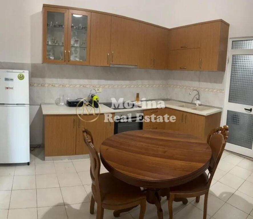 Qera, Hyrje Private 1+1, Pazari I Ri, 450 Euro/Muaj