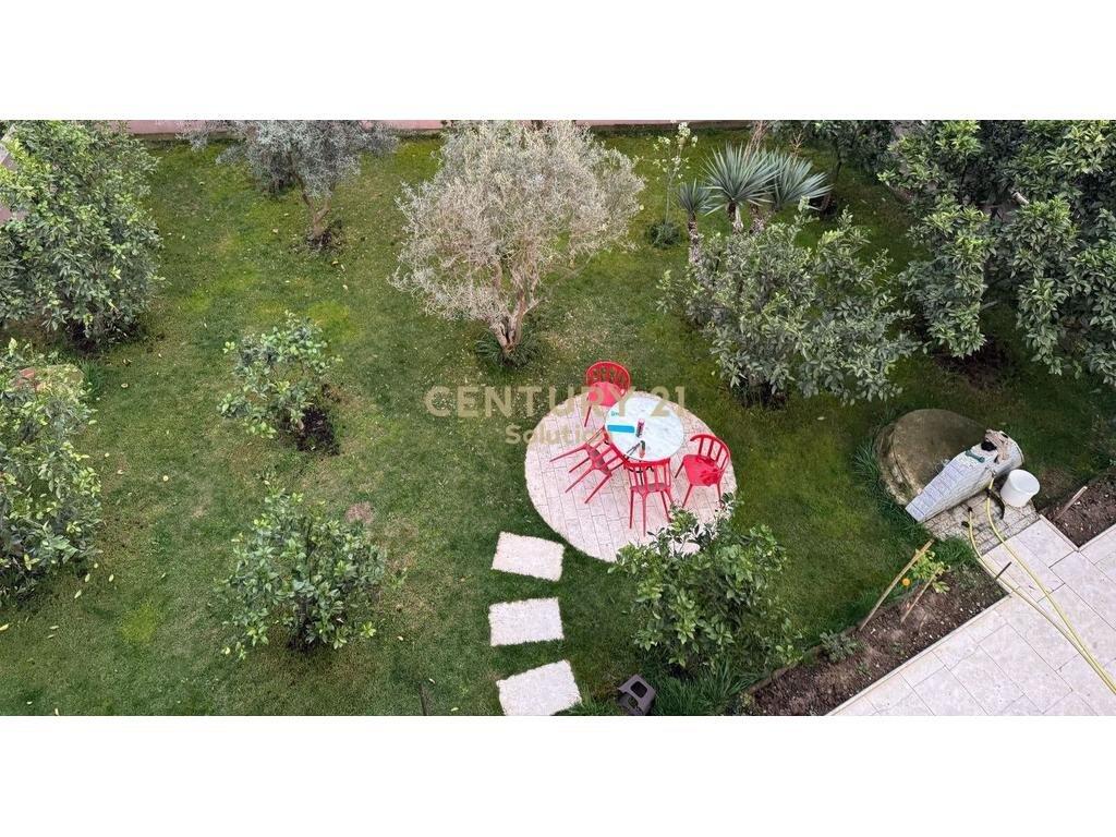 JEPET APARTAMENT 2+1 + POST PARKIMI ME QIRA NE YZBERISH!