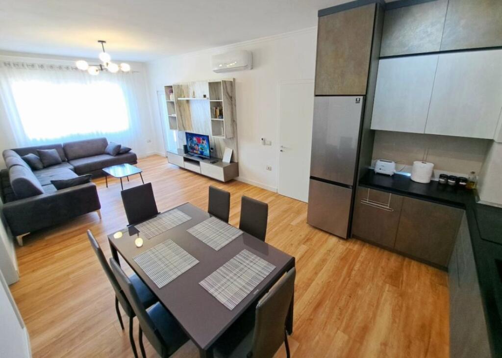 🏡 JEPET ME QIRA APARTAMENT LUKSOZ 2+1 – PAZARI I RI