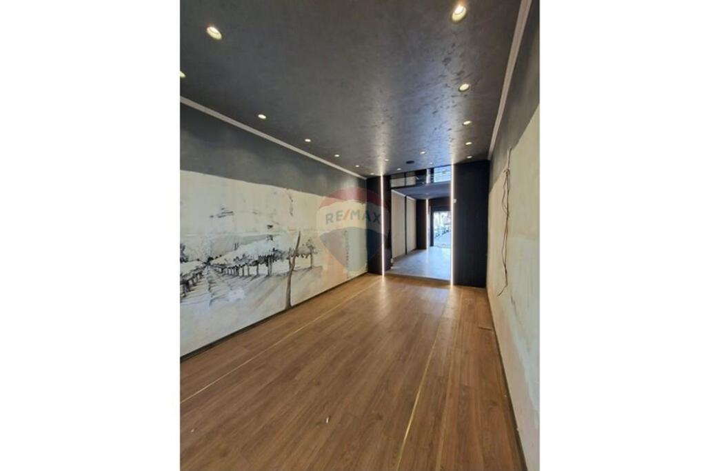 Wilson Square, Shop for Rent