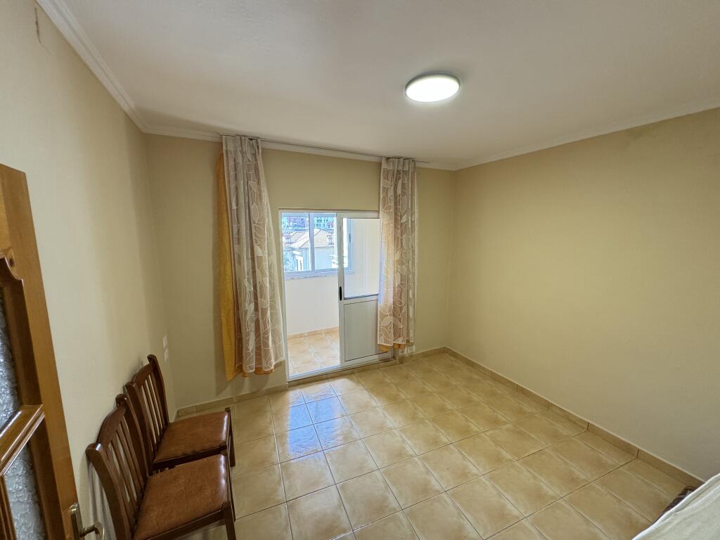 📣 VENDESI Appartamento 1+1 📍 Vicino al Nuovo Bazaar 🛣️ Via "Qemal Stafa" ✨  🏢 Edificio Esistente (Con Mattoni Rossi) 🪜 3° Piano (Senza Ascensore) 📐 Superficie Reale 65 m2 📐 Superficie Ipotecaria 58 m2  💶 Prezzo 138.000 Euro