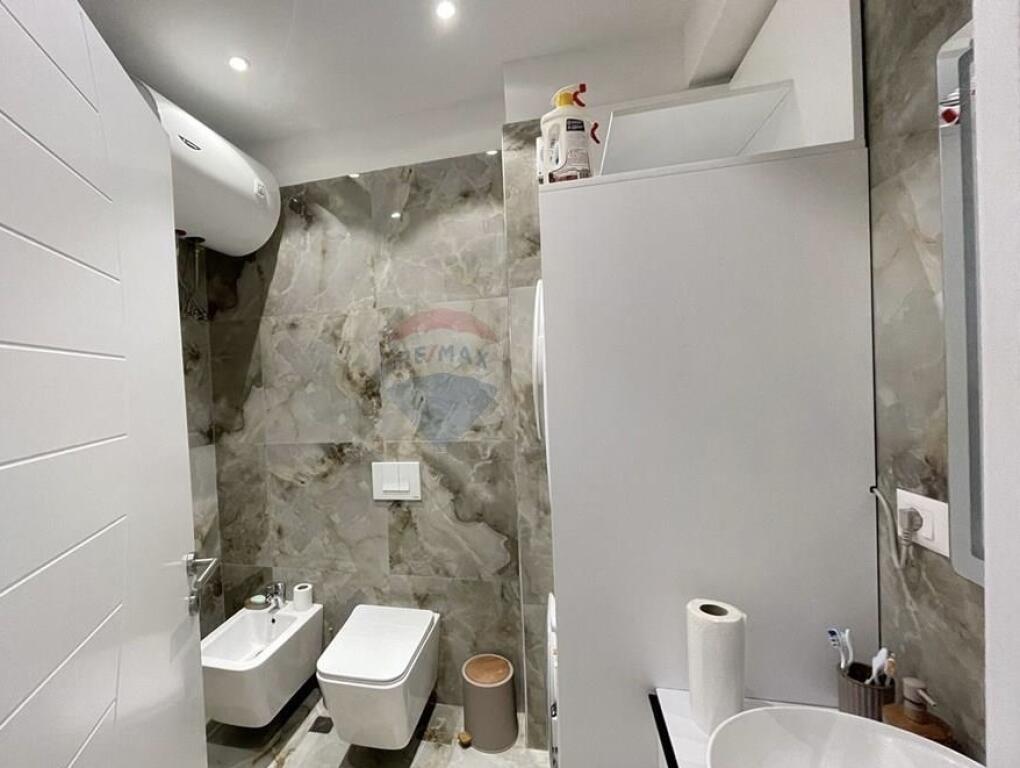 Jepet me qira apartament 1+1 tek Rrethrrotullimi i Kinostudios
