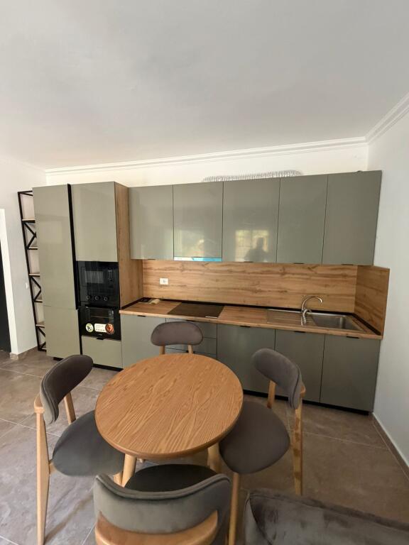 Apartment for sale in the Shkëmbi i Kavajës area, type 1+1 with veranda and storage room.