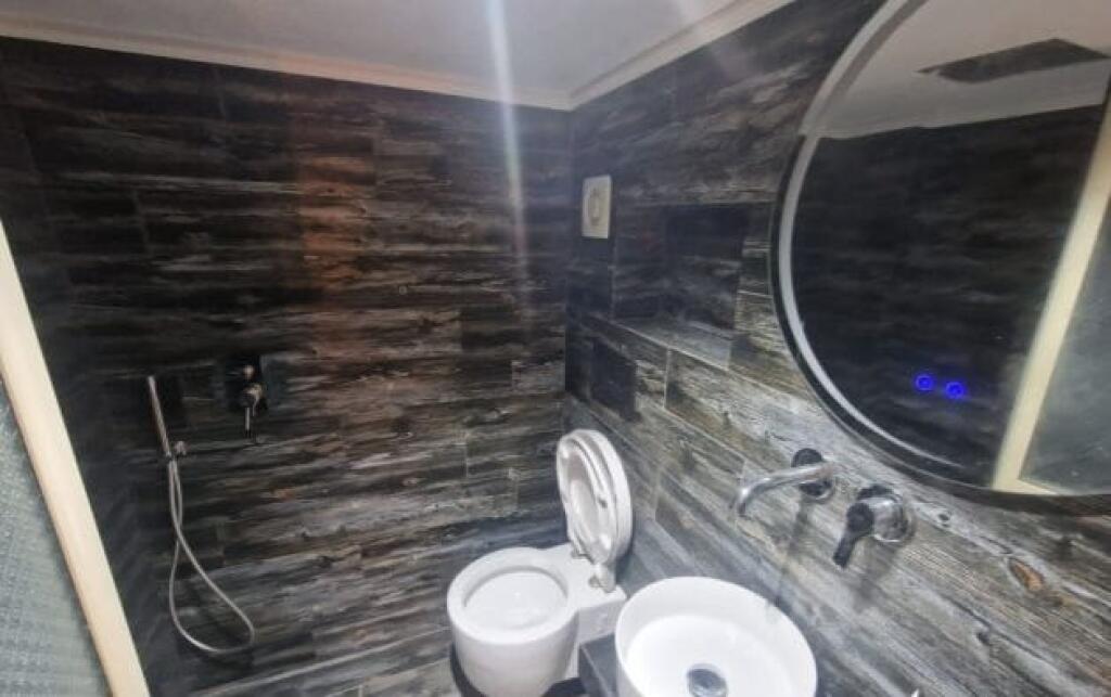 Jepet me qera apartament 2+1+2 tualete ne Selite prane Eleonores.