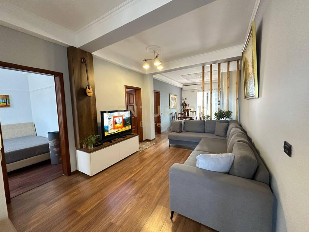RRUGA 5-MAJI, APARTAMENT 2+1 PER QIRA