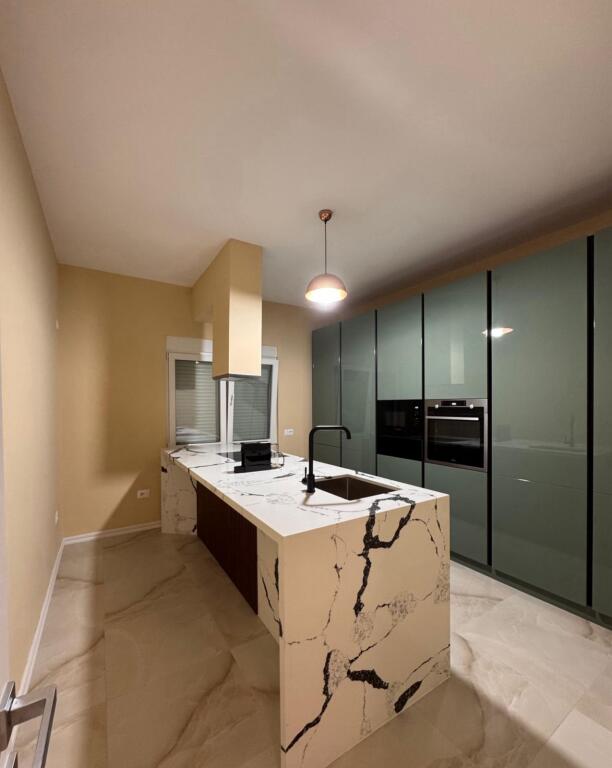 APARTAMENT ME QERA 2+1+2 PALLATI I BRIGADAVE 1100 EURO