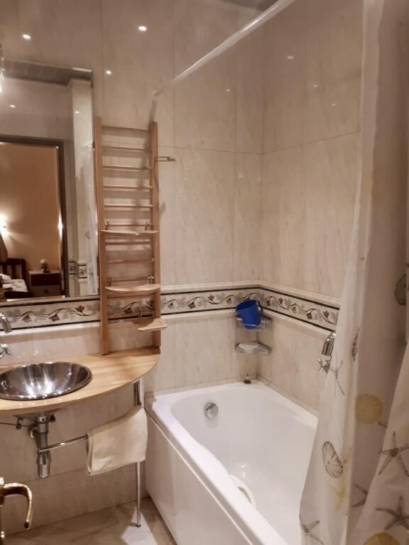 📍 Apartament 3+1 për Qira – Rruga Donika Kastrioti, Qendër, Tiranë