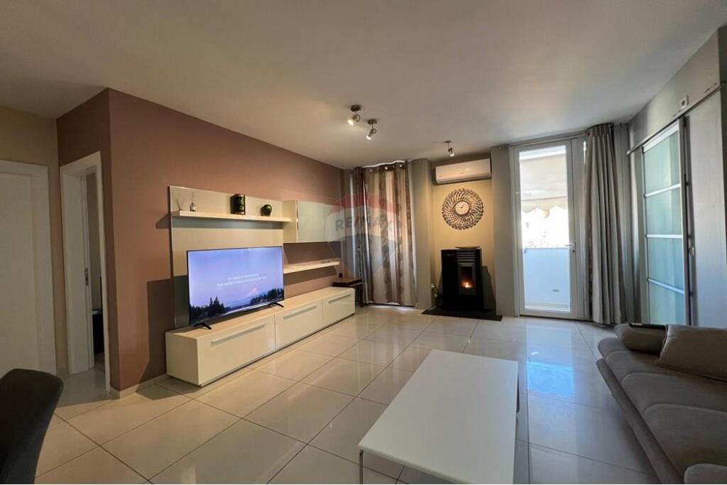 Apartament 3+1 me qira te Pazari i Ri