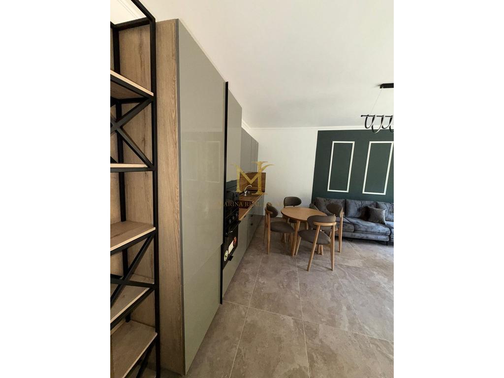 APPARTAMENTO 1+1 IN VENDITA, CON VISTA MARE SULLA ROCCIA DI KAVAJA!!