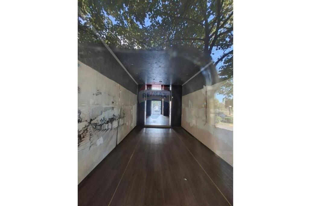 Wilson Square, Shop for Rent