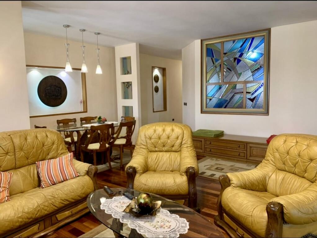 📍 Apartament 3+1 për Qira – Rruga Donika Kastrioti, Qendër, Tiranë