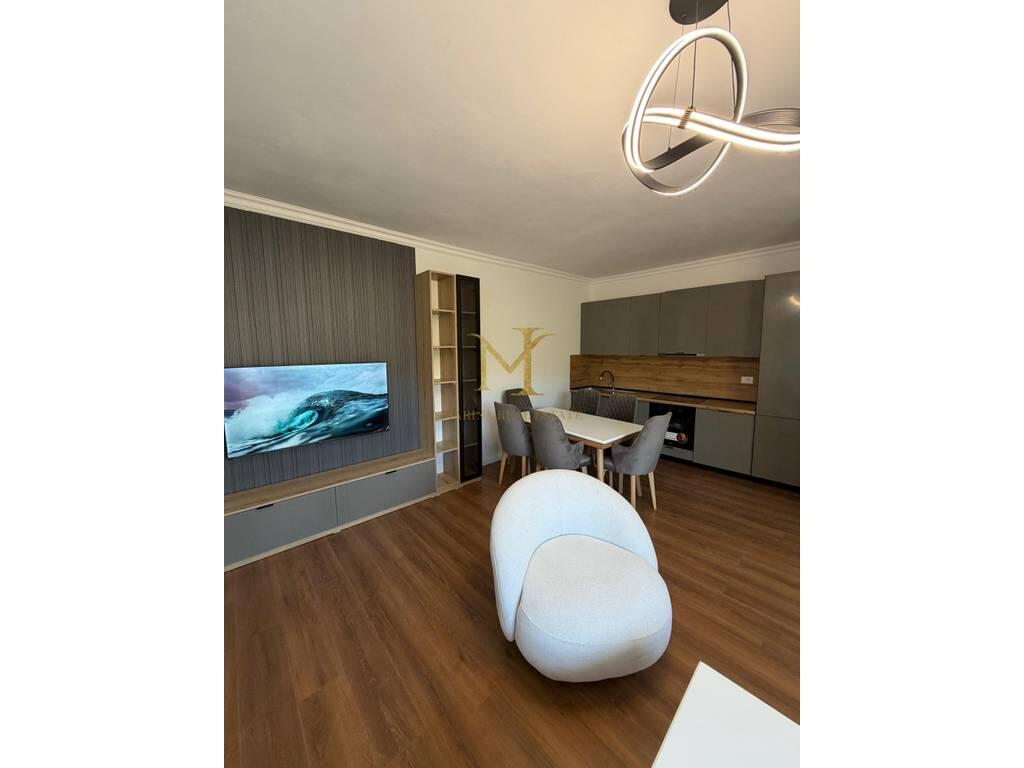 SHITET APARTAMENT 2+1 ME PAMJE DETI , NE SHKEMBIN E KAVAJES, DURRES!