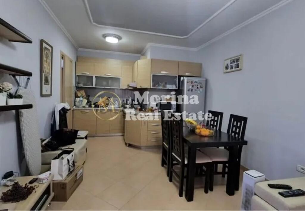 Qera, Apartament 1+1, Perball Prokurorise se Tiranes, 520 euro/muaj