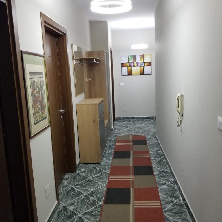 Jepet apartament 2+1 me qera tek rr Mine Peza , Pallat i ri (rajoni nr 3)
