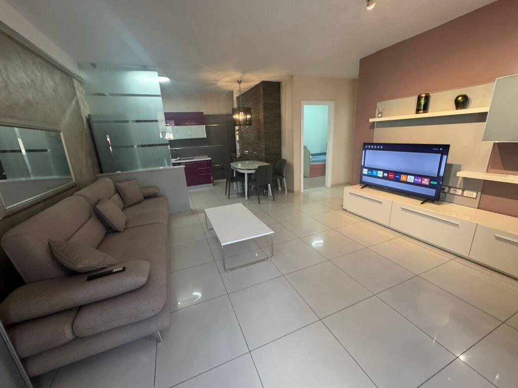 apartamenti 3+1 me qira tek Rruga e Elbasanit