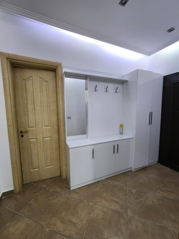Me Qira Apartament💫: 2+1+1Wc &amp; 1 Ballkone + Mundesi Parkimi Me Qera📍 Qender ,Rruga Fortuzi || 720€/Muaj